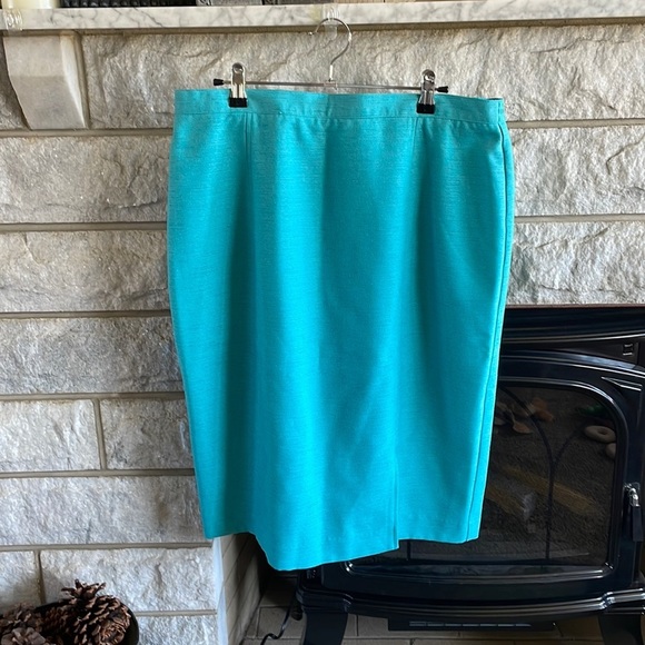 Alfred Dunner Dresses & Skirts - Alfred Dunner teal blue pencil skirt with small slit size 14